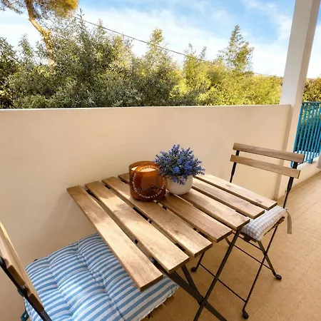 De La Salis, Belle Terrasse Apartment *